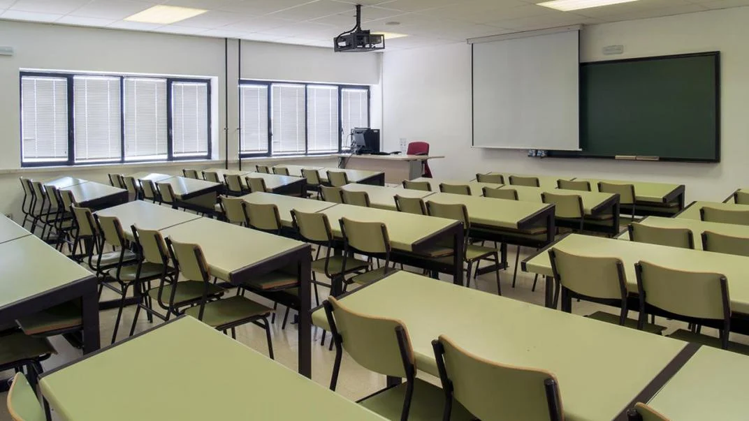 vacaciones-de-invierno aula vacia